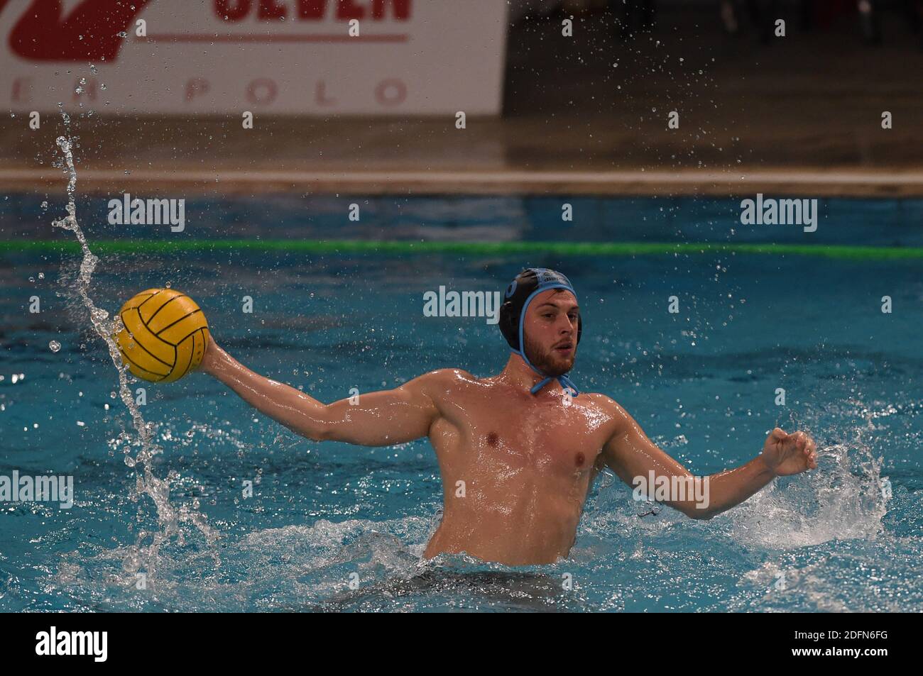 Savona, Italien. Dezember 2020. Savona, Italien, Zanelli Pool, 05. Dezember 2020, Nehuen Paz (Bologna) während VK Radnicki gegen OSC Potsdam - len Euro Cup Wasserball Spiel Credit: Danilo Vigo/LPS/ZUMA Wire/Alamy Live News Stockfoto
