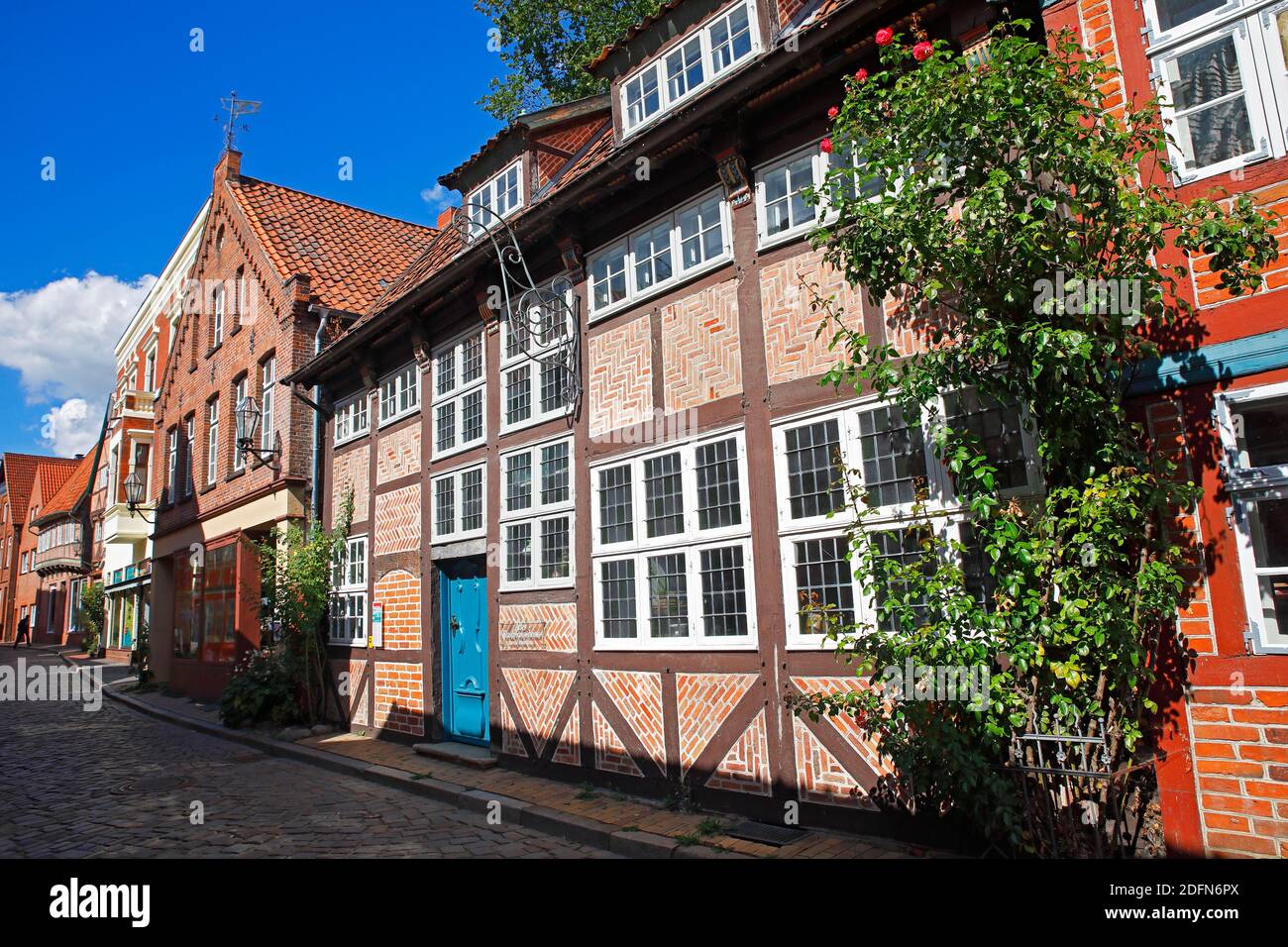 Gasse in der historischen Altstadt von Lauenburg, altes Kaufmannshaus auch Rumpf-Haus um 1650 (Mitte), Herzogtum Lauenburg Bezirk gebaut Stockfoto