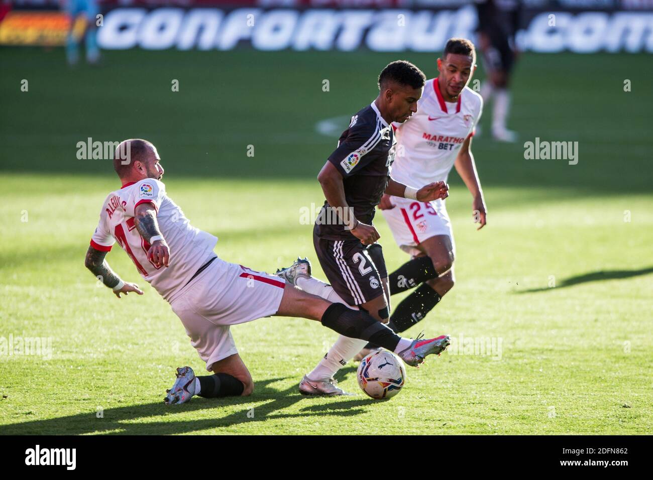 Aleix Vidal von Sevilla und Rodrygo von Real Madrid Während der spanischen Meisterschaft La Liga Fußballspiel zwischen Sevill / LM Stockfoto