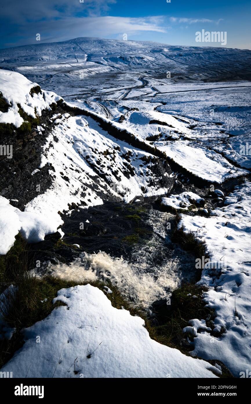 Wasserfall und Schnee, Langstrothdale, Yorkshire Dales Stockfoto