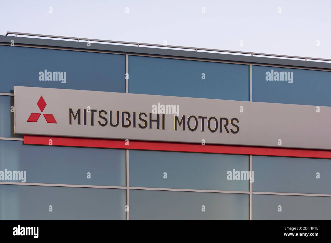 Weißrussland, Minsk-11/09/2020: CHANGAN Logo auf der Gebäudefassade. Stock Foto. Stockfoto