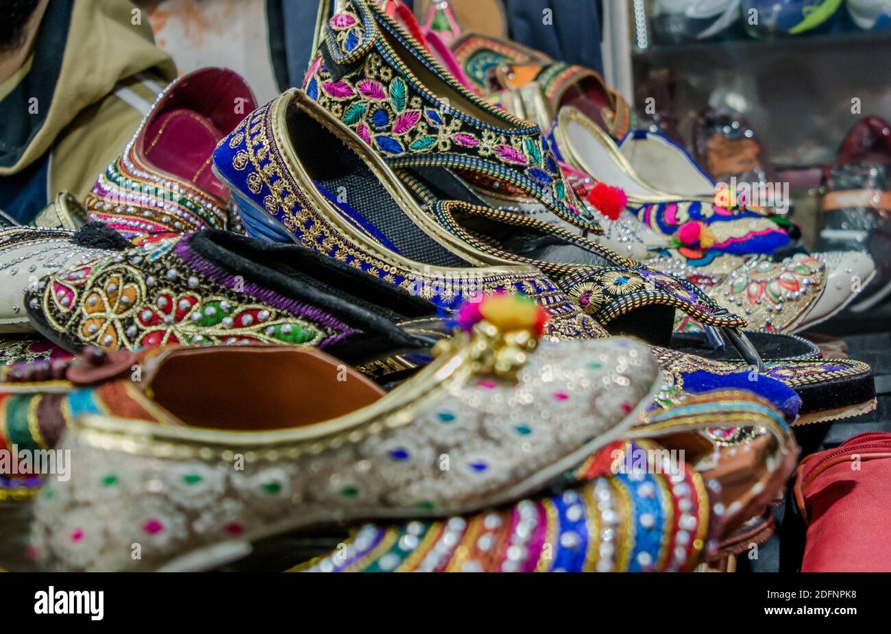 Indische Kashmiri handgemachte Jutti von Katra Markt Jammu Stockfoto
