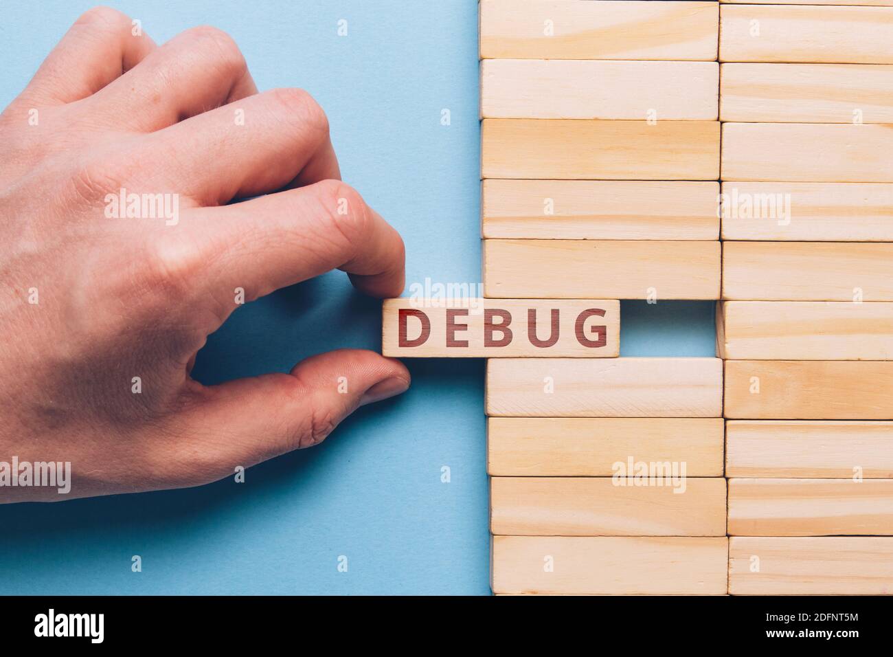 Konzept zum Debuggen und Beheben von Fehlern im Code. Stockfoto