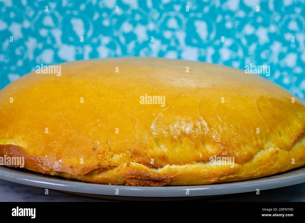 Frisch gebackener, weicher und flauschiger Dilkush - EIN süßes und leckeres gefülltes Brot Stockfoto