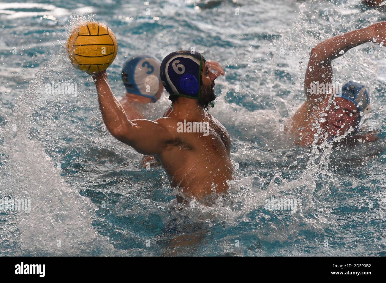 Savona, Italien. Dezember 2020. Savona, Italien, Zanelli Pool, 06. Dezember 2020, MINGUELL ALFEREZ Marc (CE Mediterranei) während Potsdam vs Mediterrani - len Euro Cup Wasserball Spiel Credit: Danilo Vigo/LPS/ZUMA Wire/Alamy Live News Stockfoto