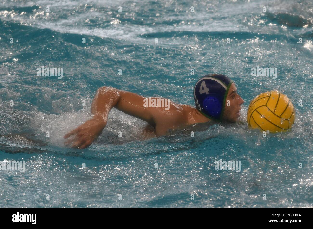 Savona, Italien. Dezember 2020. Savona, Italien, Zanelli Pool, 06. Dezember 2020, CORRES HERNANDEZ Axel (CE Mediterranei) während Potsdam vs Mediterrani - len Euro Cup Wasserball Spiel Credit: Danilo Vigo/LPS/ZUMA Wire/Alamy Live News Stockfoto