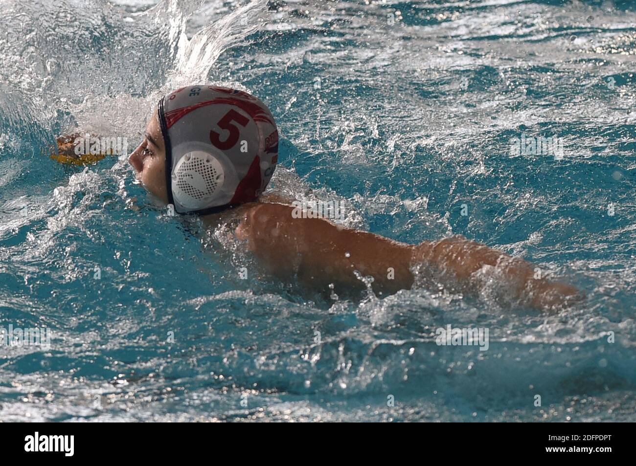 Savona, Italien. Dezember 2020. Savona, Italien, Zanelli Pool, 06. Dezember 2020, Tommaso Cora (Savona) während des Rari Nantes Savona vs Radnicki - len Euro Cup Wasserball Spiel Credit: Danilo Vigo/LPS/ZUMA Wire/Alamy Live News Stockfoto