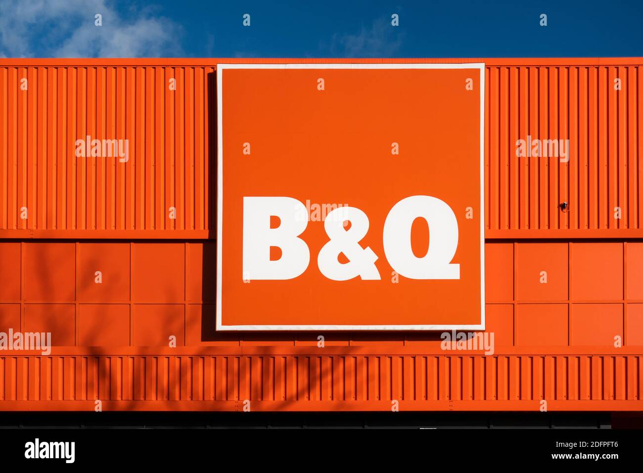 B&Q DIY Store Schild, Trowbridge, Wiltshire, England, Großbritannien Stockfoto B&Q DIY Store Schild, Trowbridge, Wiltshire, England, Großbritannien Stockfoto