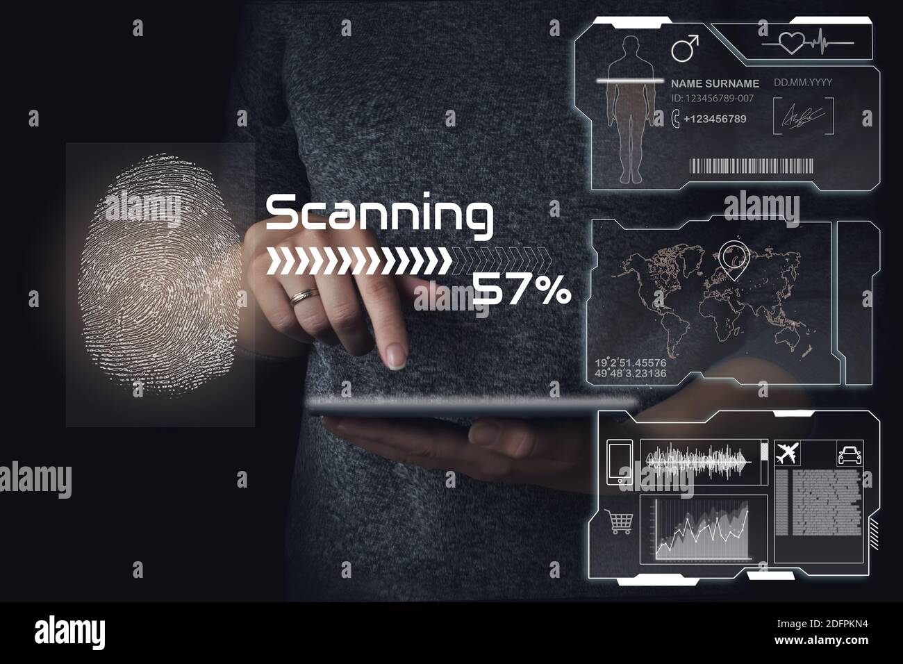 Biometrisches Identifikationskonzept mit Fingerabdrücken. Software-Erkennung Technologie Anerkennung Menschen. Gesichts-Scan Menschen zeigen digitale persönliche Daten Stockfoto