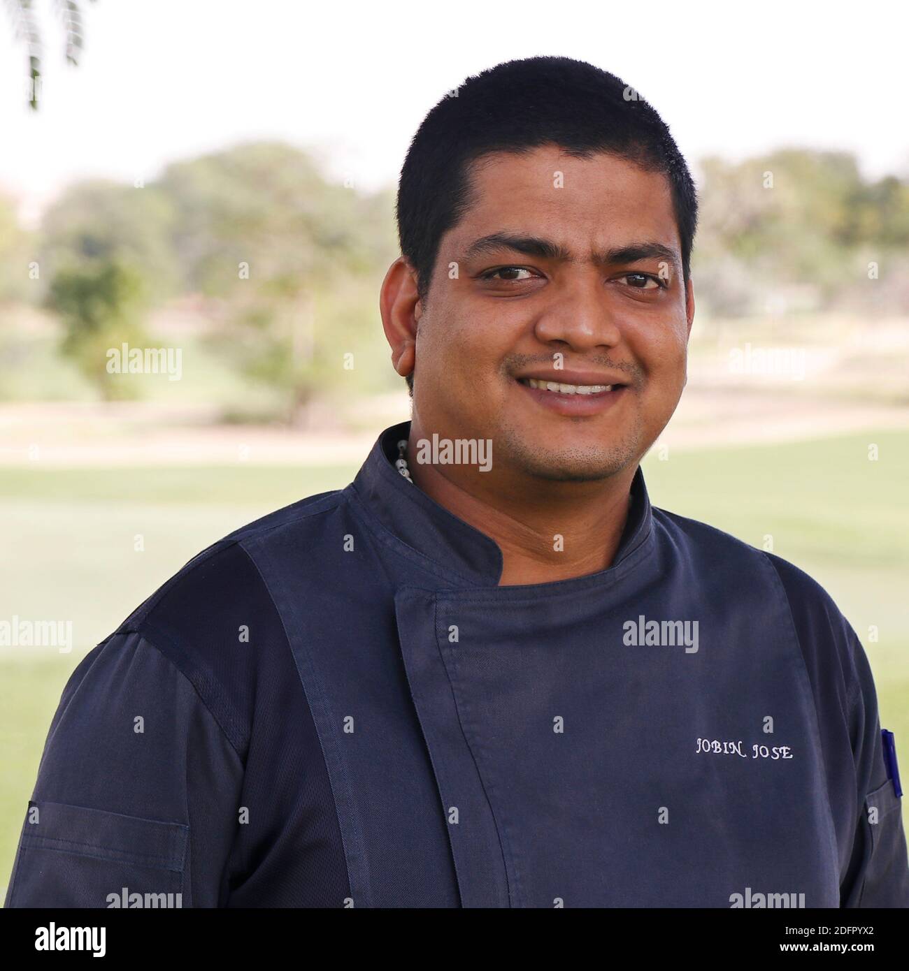 Junger inder mit einem Lächeln im Gesicht Stockfoto