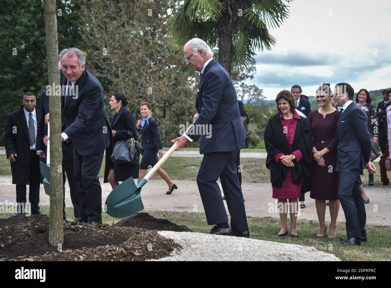 König Carl Gustav, Königin Silvia, Prinzessin Victoria und Prinz Daniel mit Francois Bayrou Major der Stadt im Parc Beaumont in Pau, Frankreich am 8. oktober 2018. Foto von Quentin Top/ABACAPRESS.COM Stockfoto