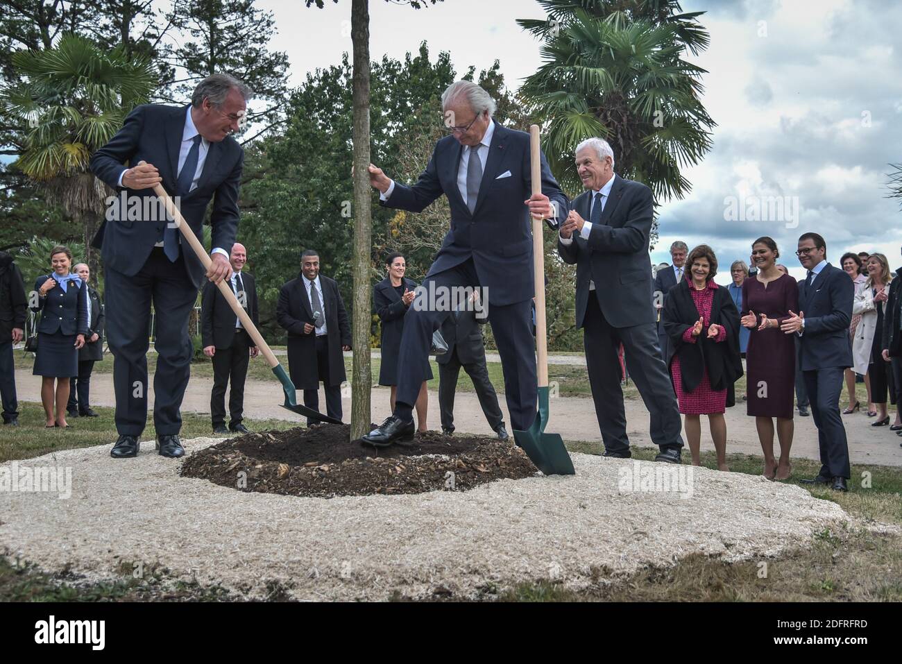 König Carl Gustav, Königin Silvia, Prinzessin Victoria und Prinz Daniel mit Francois Bayrou Major der Stadt im Parc Beaumont in Pau, Frankreich am 8. oktober 2018. Foto von Quentin Top/ABACAPRESS.COM Stockfoto