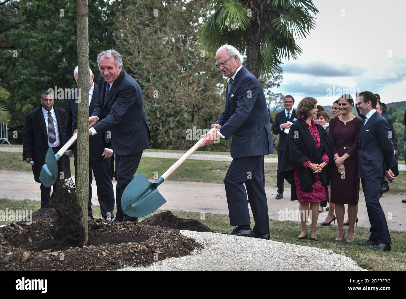 König Carl Gustav, Königin Silvia, Prinzessin Victoria und Prinz Daniel mit Francois Bayrou Major der Stadt im Parc Beaumont in Pau, Frankreich am 8. oktober 2018. Foto von Quentin Top/ABACAPRESS.COM Stockfoto