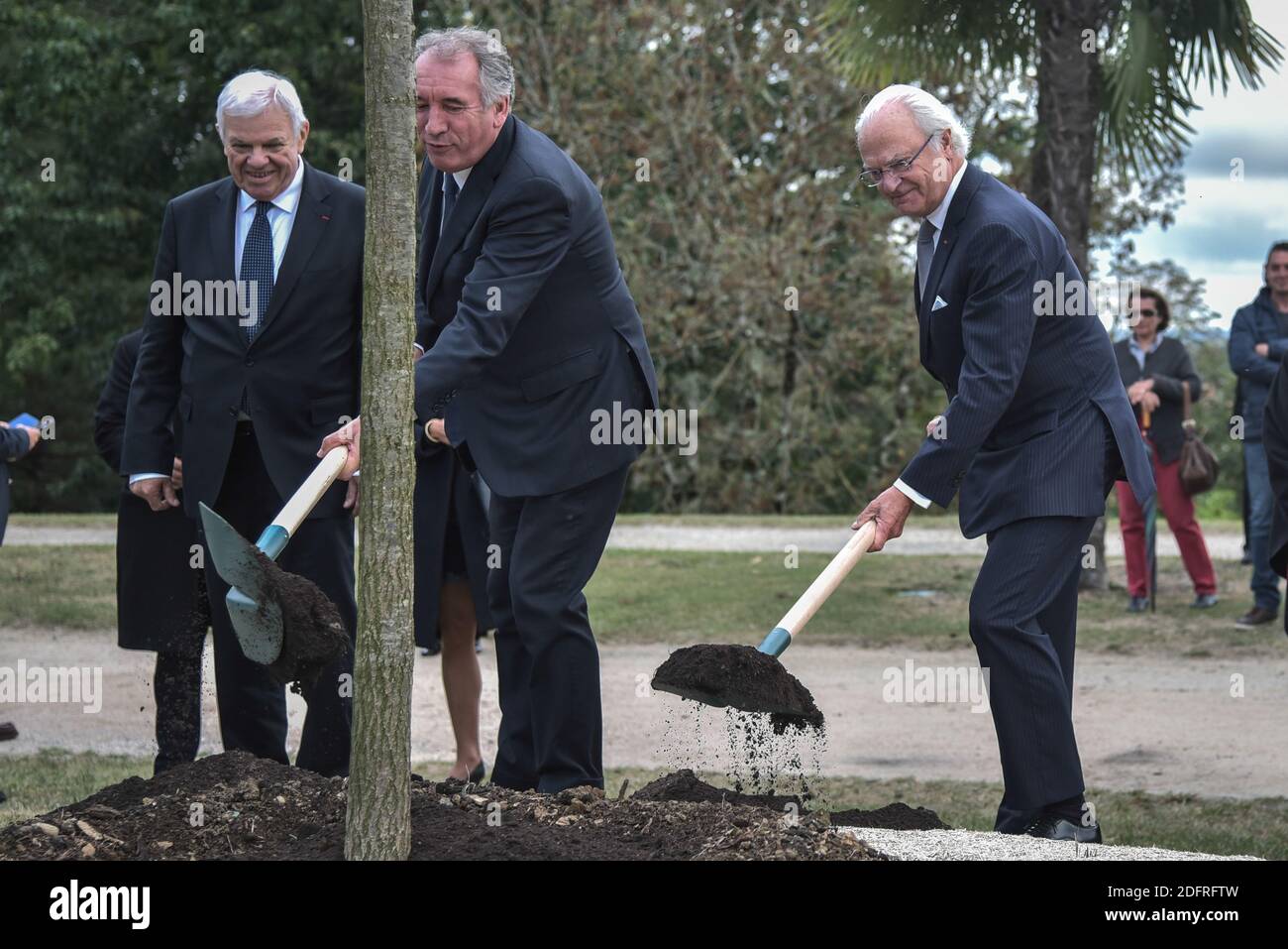 König Carl Gustav, Königin Silvia, Prinzessin Victoria und Prinz Daniel mit Francois Bayrou Major der Stadt im Parc Beaumont in Pau, Frankreich am 8. oktober 2018. Foto von Quentin Top/ABACAPRESS.COM Stockfoto