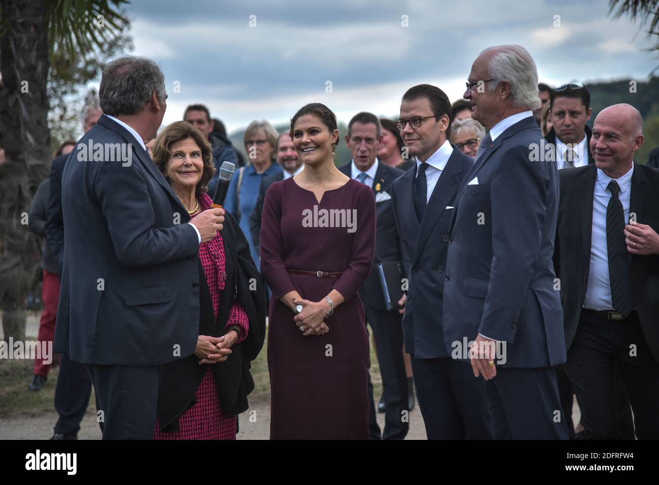 König Carl Gustav, Königin Silvia, Prinzessin Victoria und Prinz Daniel mit Francois Bayrou Major der Stadt im Parc Beaumont in Pau, Frankreich am 8. oktober 2018. Foto von Quentin Top/ABACAPRESS.COM Stockfoto