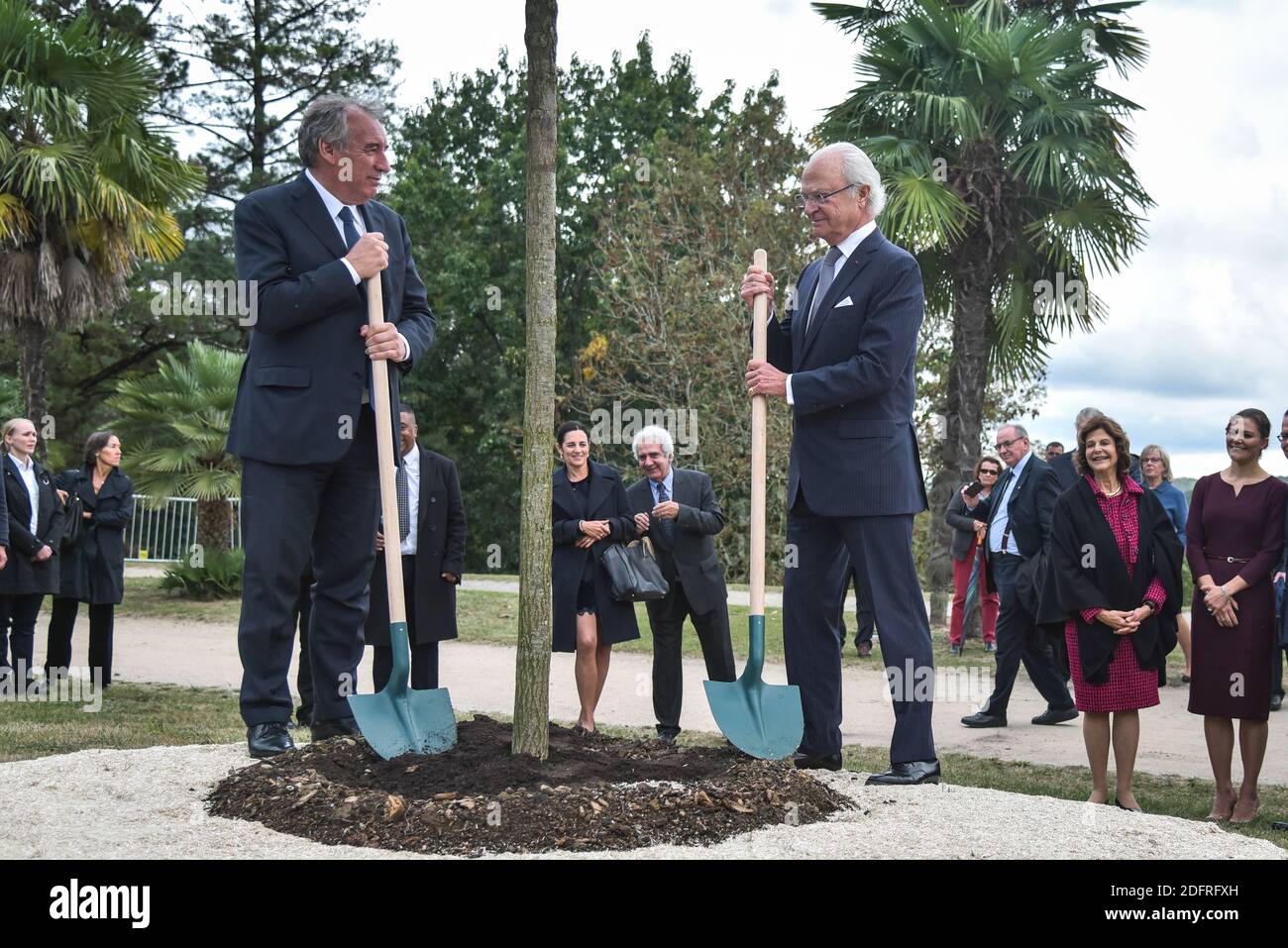 König Carl Gustav, Königin Silvia, Prinzessin Victoria und Prinz Daniel mit Francois Bayrou Major der Stadt im Parc Beaumont in Pau, Frankreich am 8. oktober 2018. Foto von Quentin Top/ABACAPRESS.COM Stockfoto