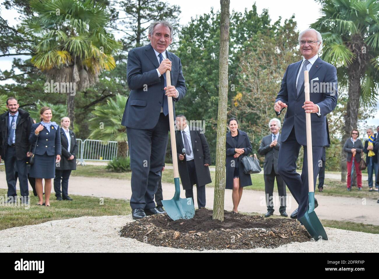 König Carl Gustav, Königin Silvia, Prinzessin Victoria und Prinz Daniel mit Francois Bayrou Major der Stadt im Parc Beaumont in Pau, Frankreich am 8. oktober 2018. Foto von Quentin Top/ABACAPRESS.COM Stockfoto