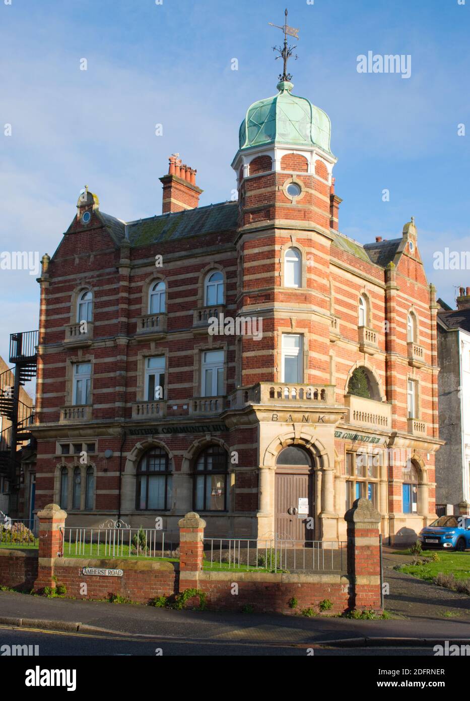 Das Äußere des alten Sussex-Hauptquartiers der London and Counties Bank, erbaut 1890, wird derzeit von der Bürgerberatung in Bexhill genutzt. Stockfoto