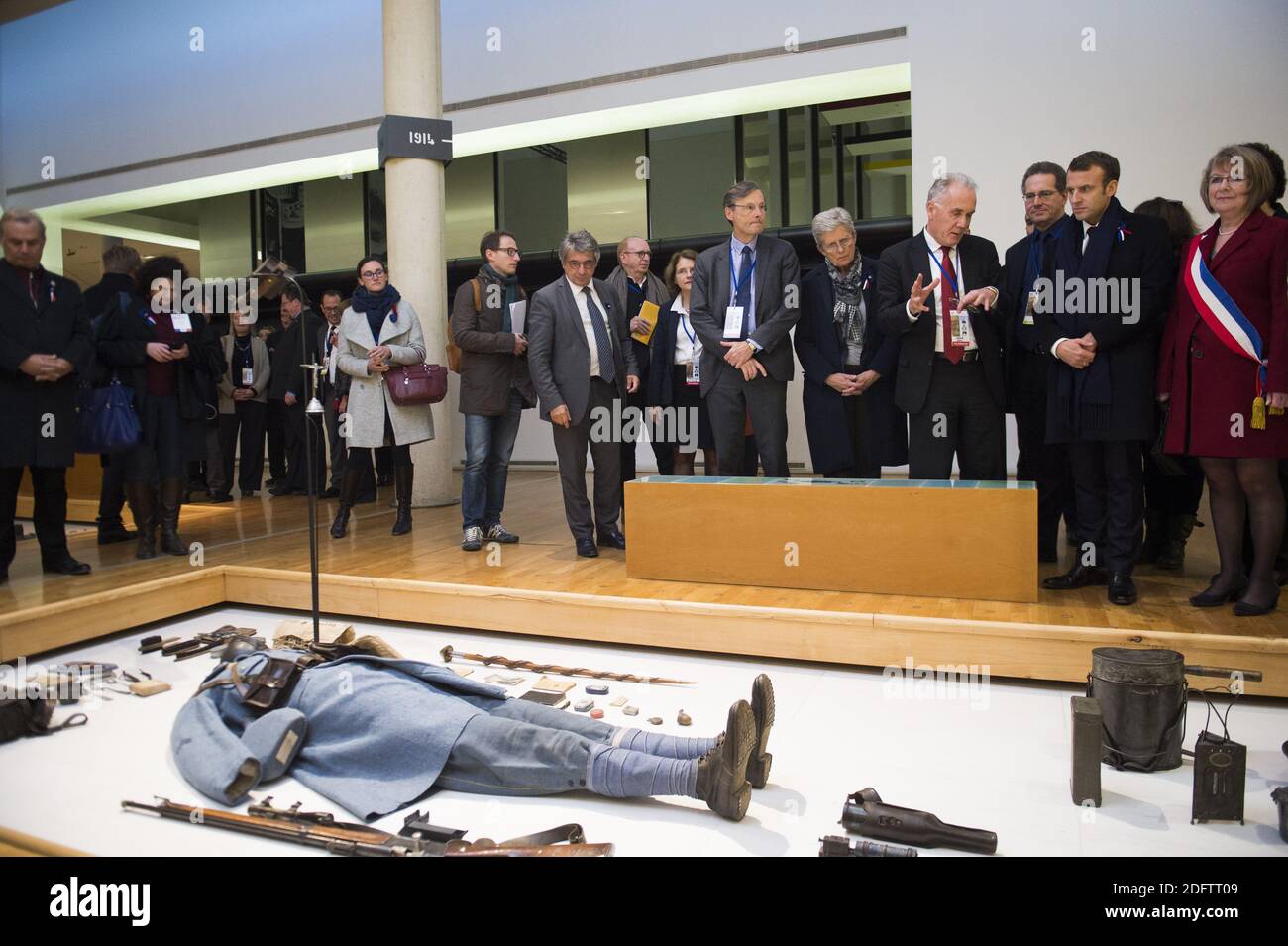 Der französische Präsident Emmanuel Macron besucht am 9. November 2018 das Museum "Historial de la Grande Guerre" des Ersten Weltkriegs in Peronne im Rahmen einer Gedenktour zum Ersten Weltkrieg. Foto von ELIOT BLONDT/ABACAPRESS.COM Stockfoto