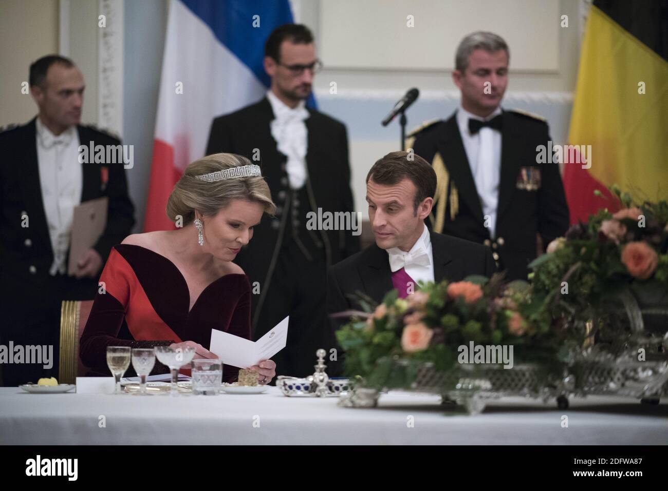 Der französische Präsident Emmanuel Macron und Königin Mathilde von Belgien nehmen am 19. November 2018 bei einem zweitägigen Staatsbesuch des französischen Präsidenten an einem Staatsessen im Königlichen Palast in Laeken, Belgien, Teil. Foto von Eliot Blondt/ABACAPRESS.COM Stockfoto