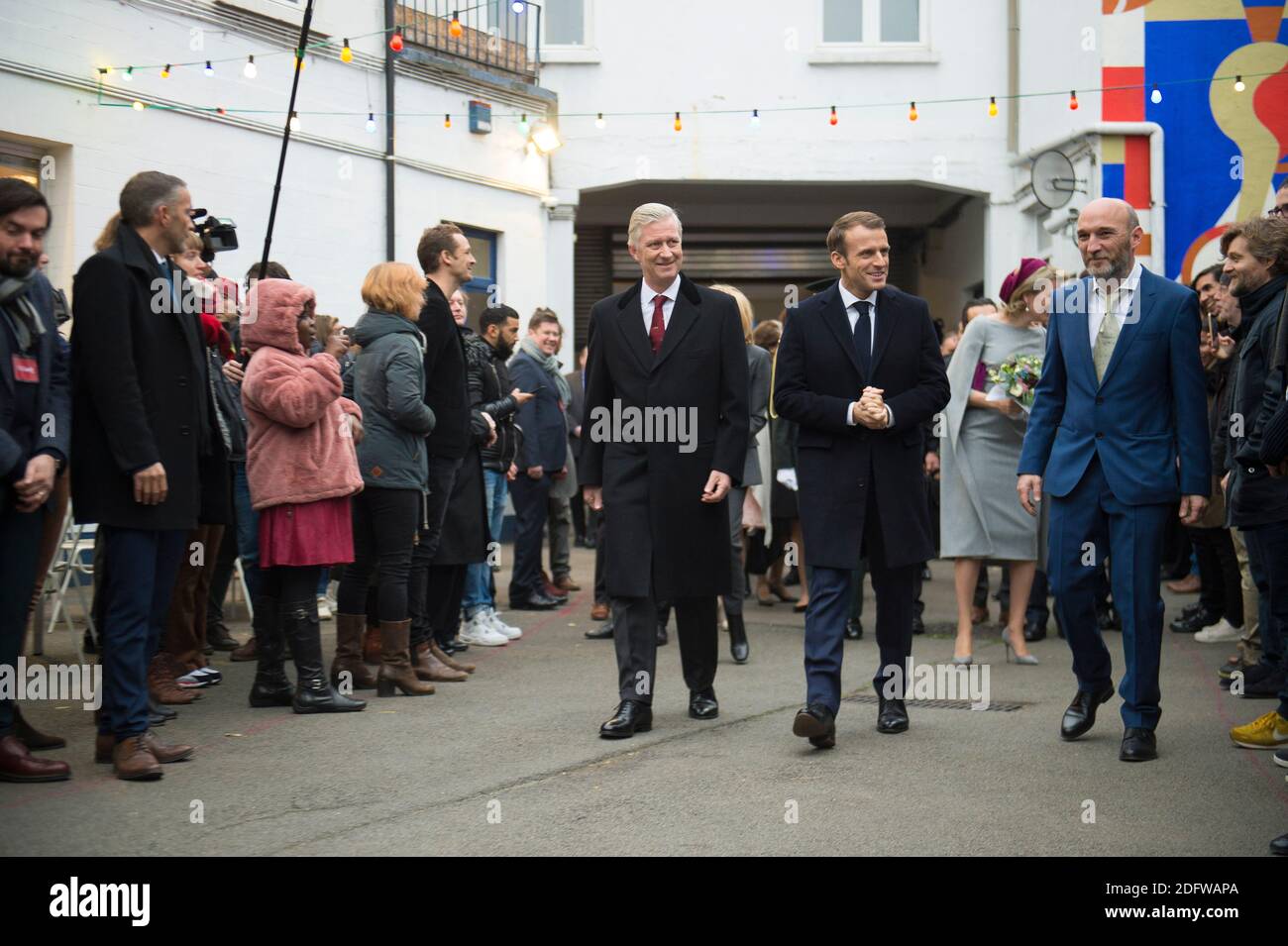 Königin Mathilde von Belgien, Französisch Emmanuel Macron, König Filip von Belgien, Französisch First Lady Brigitte Macron und Brüssel Region Ministerpräsident Rudi Vervoort während eines Besuchs im LaVallee Kunstzentrum in Sint-Jans-Molenbeek - Molenbeek-Saint-Jean, Brüssel am zweiten Tag des Staatsbesuchs des französischen Präsidenten in Belgien, Dienstag, 20. November 2018. Foto von Eliot Blondt/ABACAPRESS.COM Stockfoto