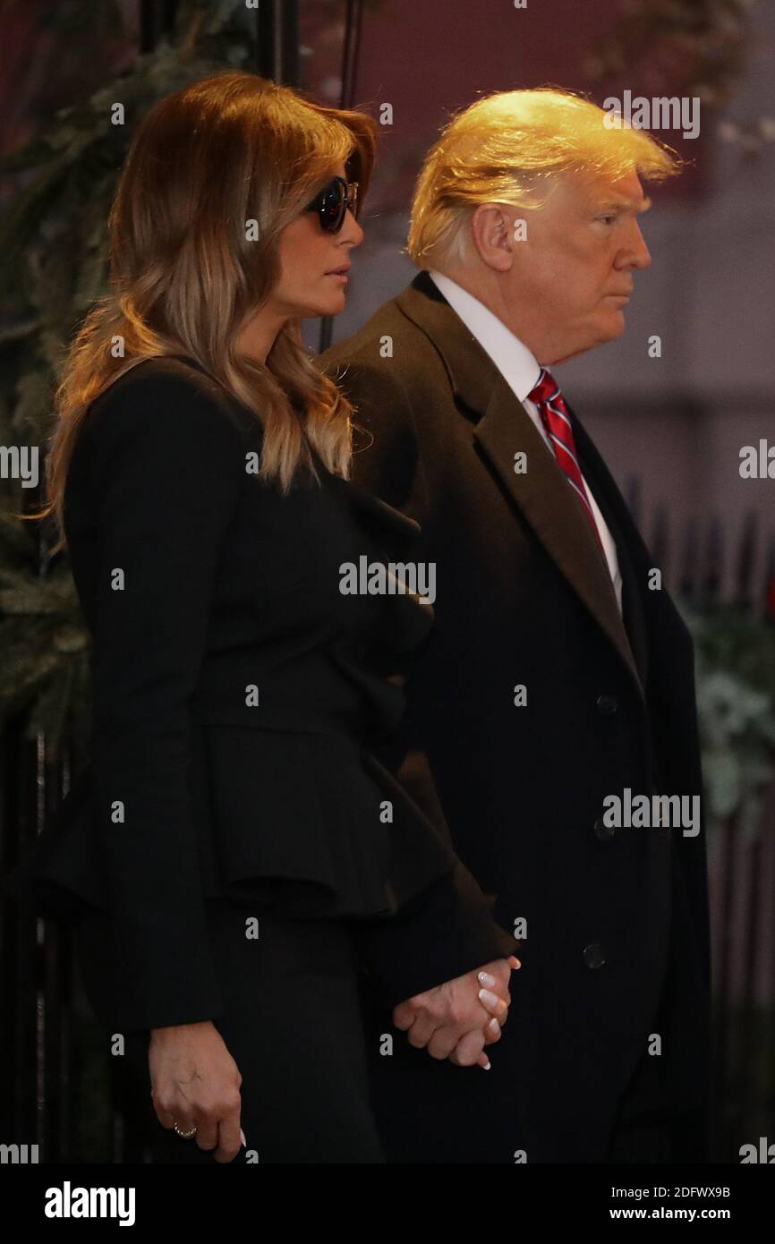 WASHINGTON, DC - DEZEMBER 04: (AFP OUT) First Lady Melania Trump und Präsident Donald Trump verlassen das Blair House, nachdem sie die Familie des ehemaligen Präsidenten George H.W. besucht haben Bush 04. Dezember 2018 in Washington, DC. Die Trumps zahlten einen Beileidsbesuch an die Bush Familie, die in Washington für den ehemaligen Präsidenten George H.W. sind Staatsbegräbnis Bushs und damit verbundene Ehrungen. (Foto von Chip Somodevilla/ABACAPRESS.COM) Stockfoto