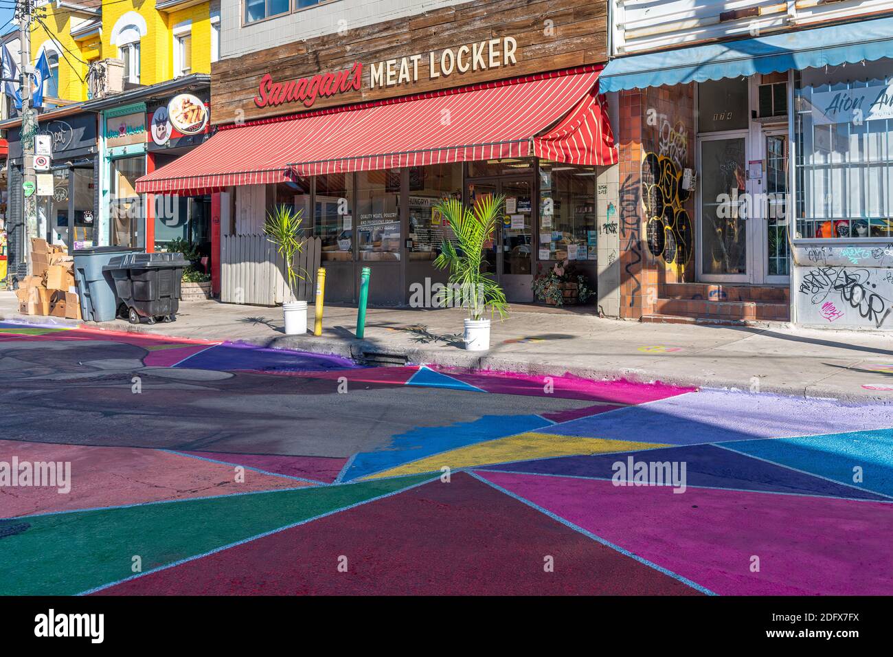 Kensington Market in Toronto, Kanada. Bemalte Straße und kleine Unternehmen Stockfoto