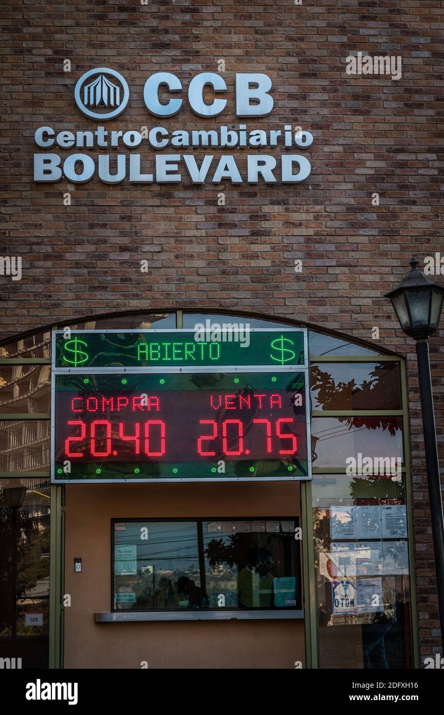 Geldwechselfenster in Tijuana, Mexiko Stockfoto