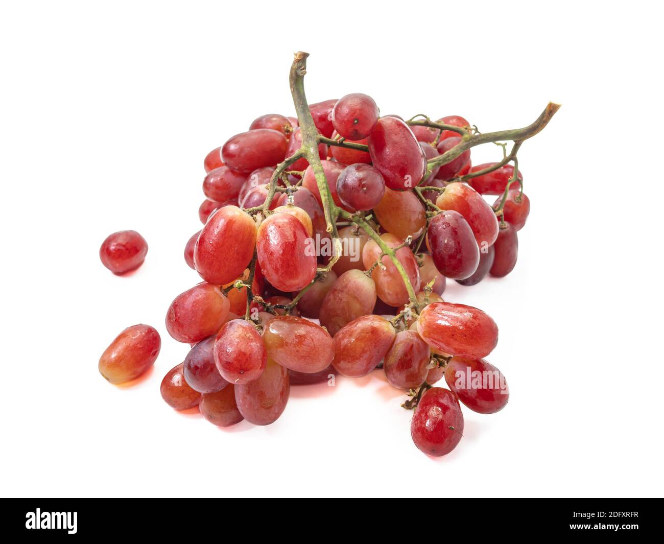 Die Nahaufnahme von frischen roten Trauben Bio-Obst Lebensmittel isoliert auf weißem Hintergrund. Stockfoto