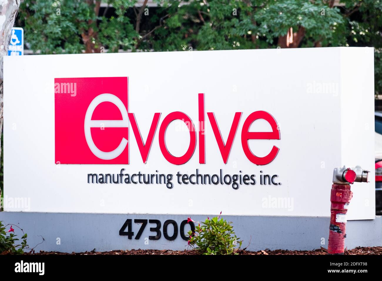 Sep 17, 2020 Fremont / CA / USA - Evolve Logo am Hauptsitz im Silicon Valley; Evolve Manufacturing Technologies, Inc. Produziert Medical, d Stockfoto
