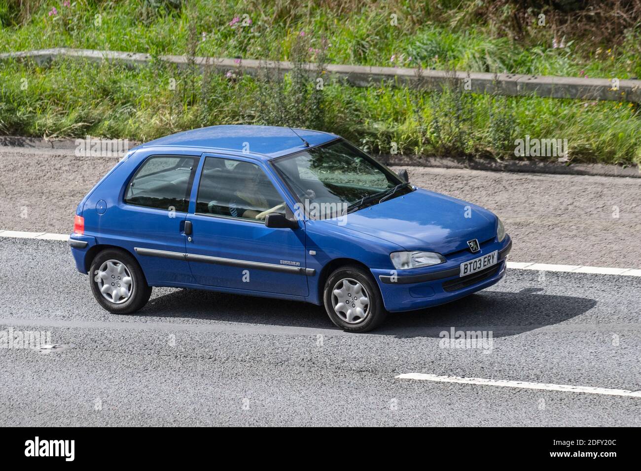 Peugeot fahren 106 -Fotos und -Bildmaterial in hoher Auflösung – Alamy