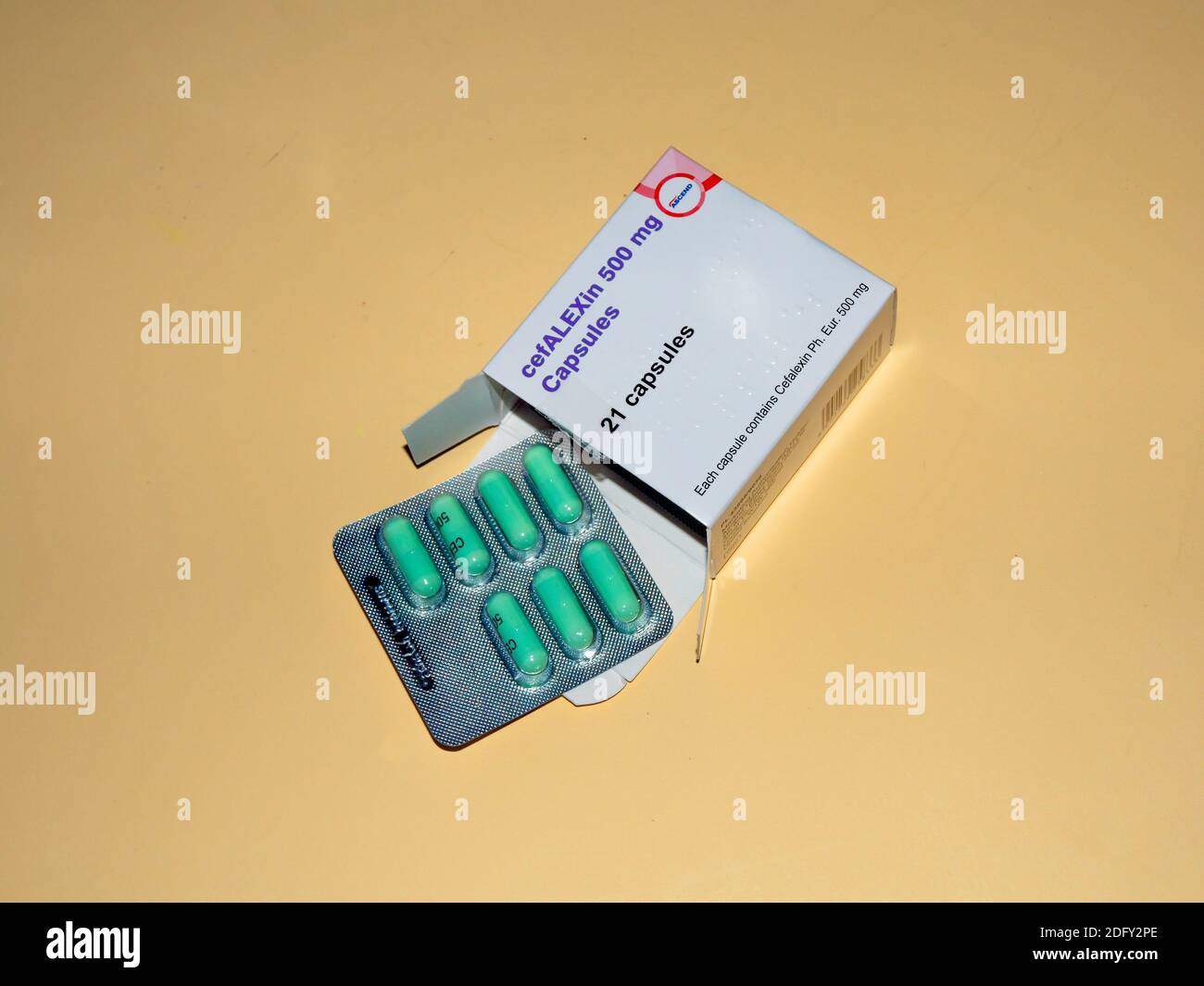 Eine Packung und Blisterpackung mit 21 500 mg Cefalexin Tabletten zur Behandlung von Blaseninfektionen. Stockfoto
