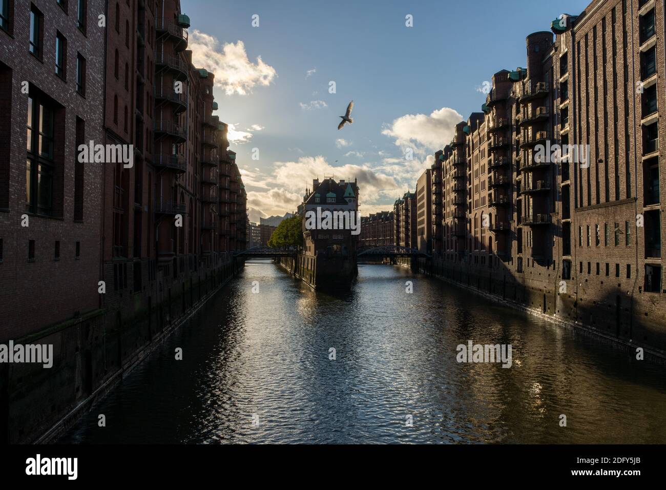 Die Speicherstadt in Hamburg an einem sonnigen Tag Stockfoto