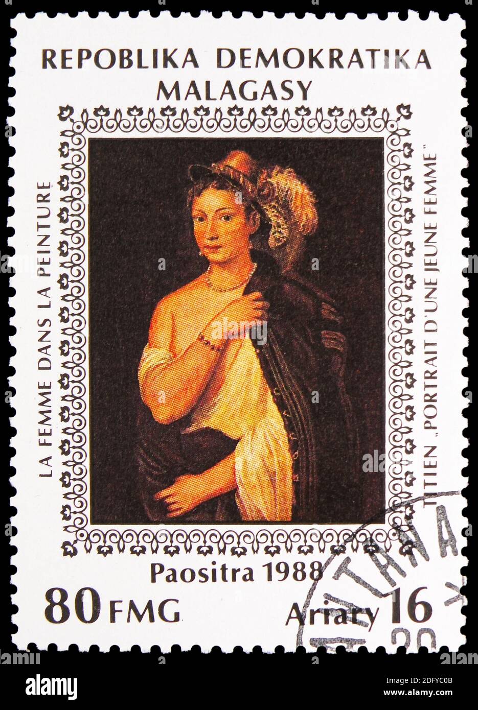 MOSKAU, RUSSLAND - 28. AUGUST 2020: Briefmarke gedruckt in Madagaskar zeigt Porträt einer jungen Frau, von Tizian, Frauen als Thema der Malerei se Stockfoto