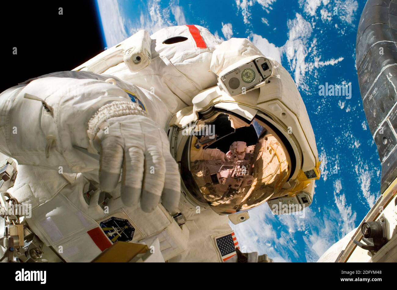 ISS - 08. Juli 2006 - Astronaut Piers J Sellers, STS-121 Missionsspezialist, nimmt an der dritten und letzten Sitzung des Extravehicular ac der Mission Teil Stockfoto