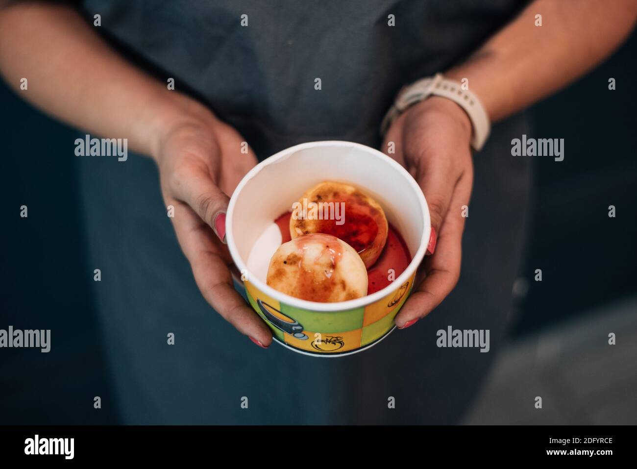 Preiselbeermarmelade Käsekuchen zum Frühstück Stockfoto