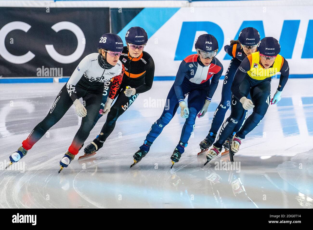 HEERENVEEN, NIEDERLANDE - 5. DEZEMBER: Michelle Velzeboer, Anne Floor Otter, Tifany Huot Marchand, Selma Poutsma, Suzanne Schulting während der Shorttra Stockfoto