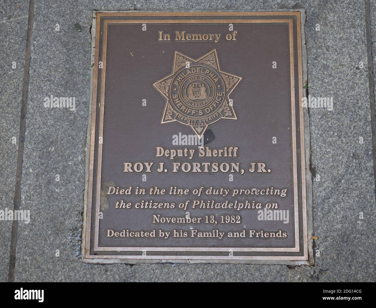 Gedenktafel für den stellvertretenden Sheriff Roy J. Fortson, der im Dienst starb. Stockfoto