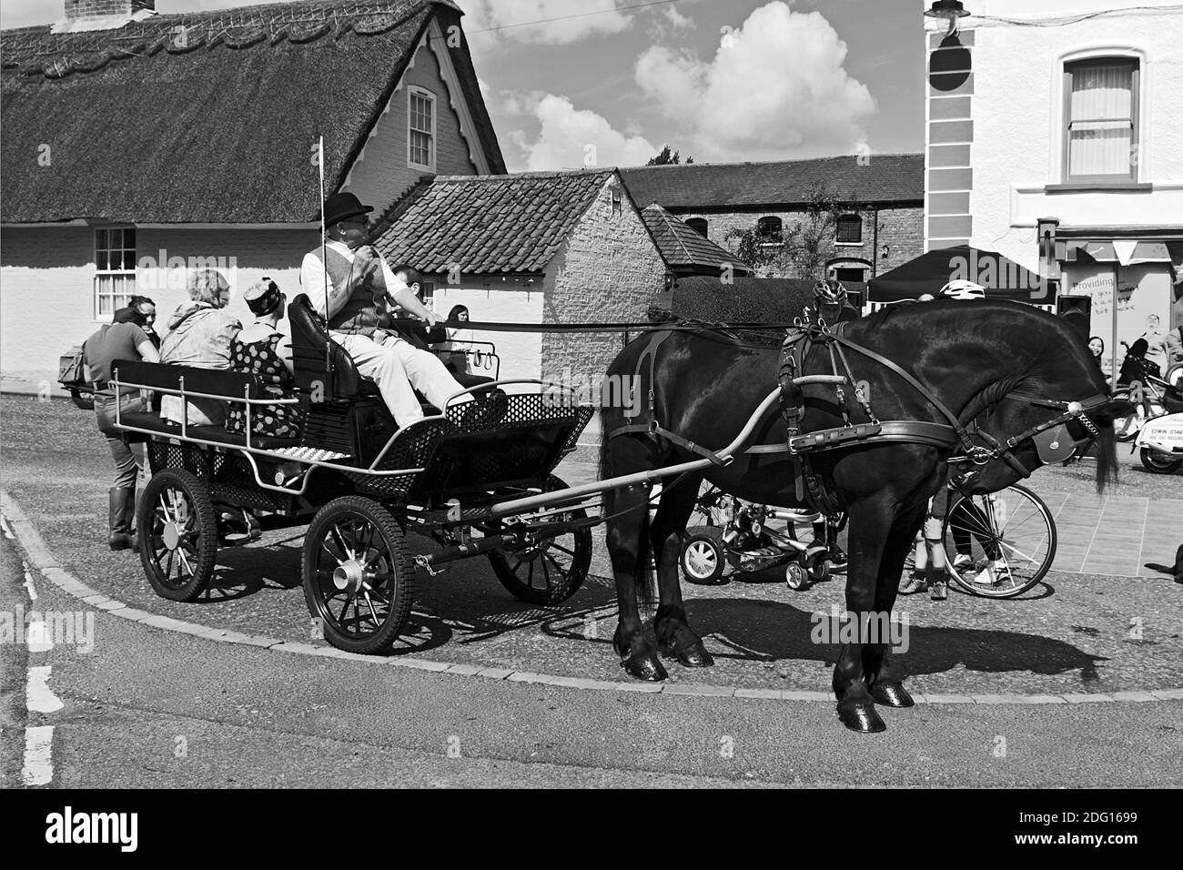 Mit der Kutsche an 40 Wochenenden im North Thoresby Dorf, Lincolnshire, Großbritannien Stockfoto