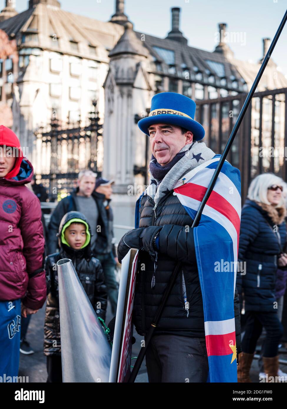 Steve Bray, bemerkte Anti-Brexit-Aktivisten, der jeden Tag vor dem Tor des Repräsentantenhauses (Palace of Westminster), London, United Ki protestiert Stockfoto