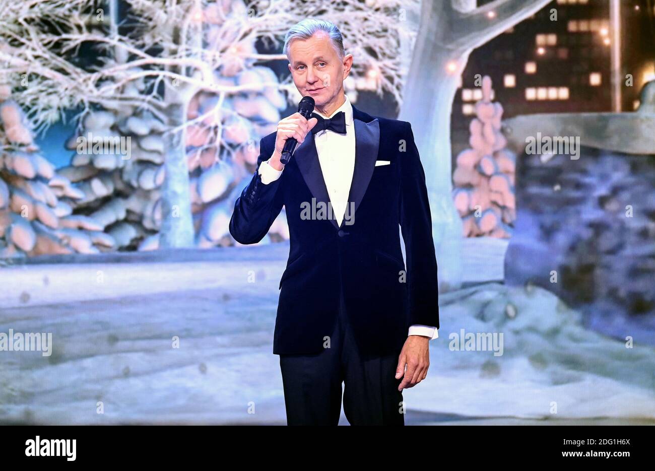 Berlin, Deutschland. Dezember 2020. Sänger Max Raabe singt auf der