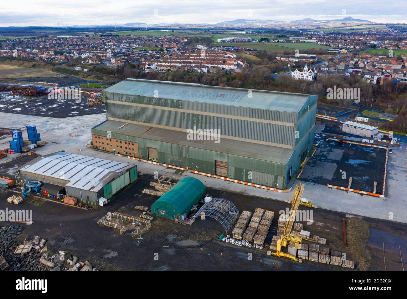 Methil, Schottland, Großbritannien. Dezember 2020. Blick auf Burntisland Fabrications ( BiFab) Fabrikationshof in Methil, Fife. Das Unternehmen wurde in die Verwaltung gestellt, nachdem es keine neuen Verträge gewonnen hatte. Die schottischen Konservativen haben eine parlamentarische Untersuchung des Zusammenbruchs gefordert. BIFAB ist im Besitz der kanadischen Firma DJ Driver. Iain Masterton/Alamy Live News Stockfoto