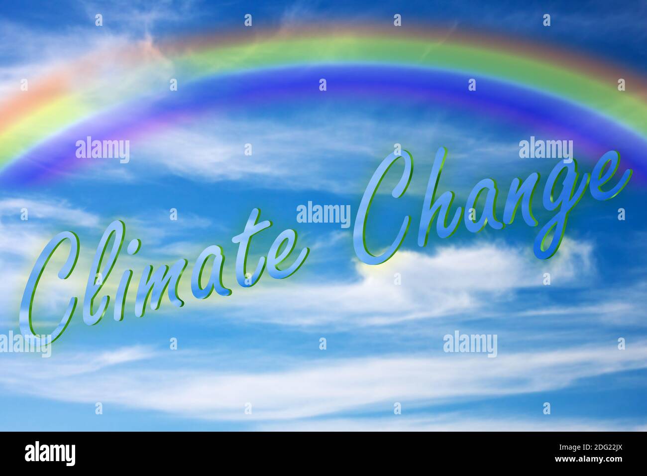 Klimawandel, blauer Himmel mit Wolken und Regenbogen Stockfoto