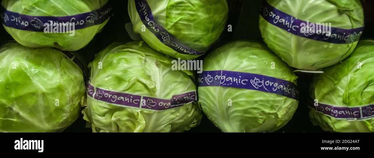 Salat auf dem Bauernmarkt Stockfoto