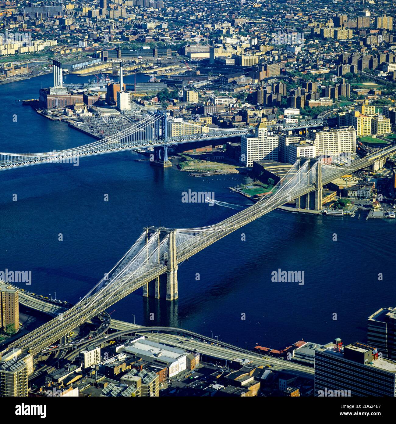 New York 1985, Brooklyn & Manhattan Bridges, East River, Brooklyn Borough vom WTC World Trade Center Tower, New York City, NY, NYC, USA, Stockfoto
