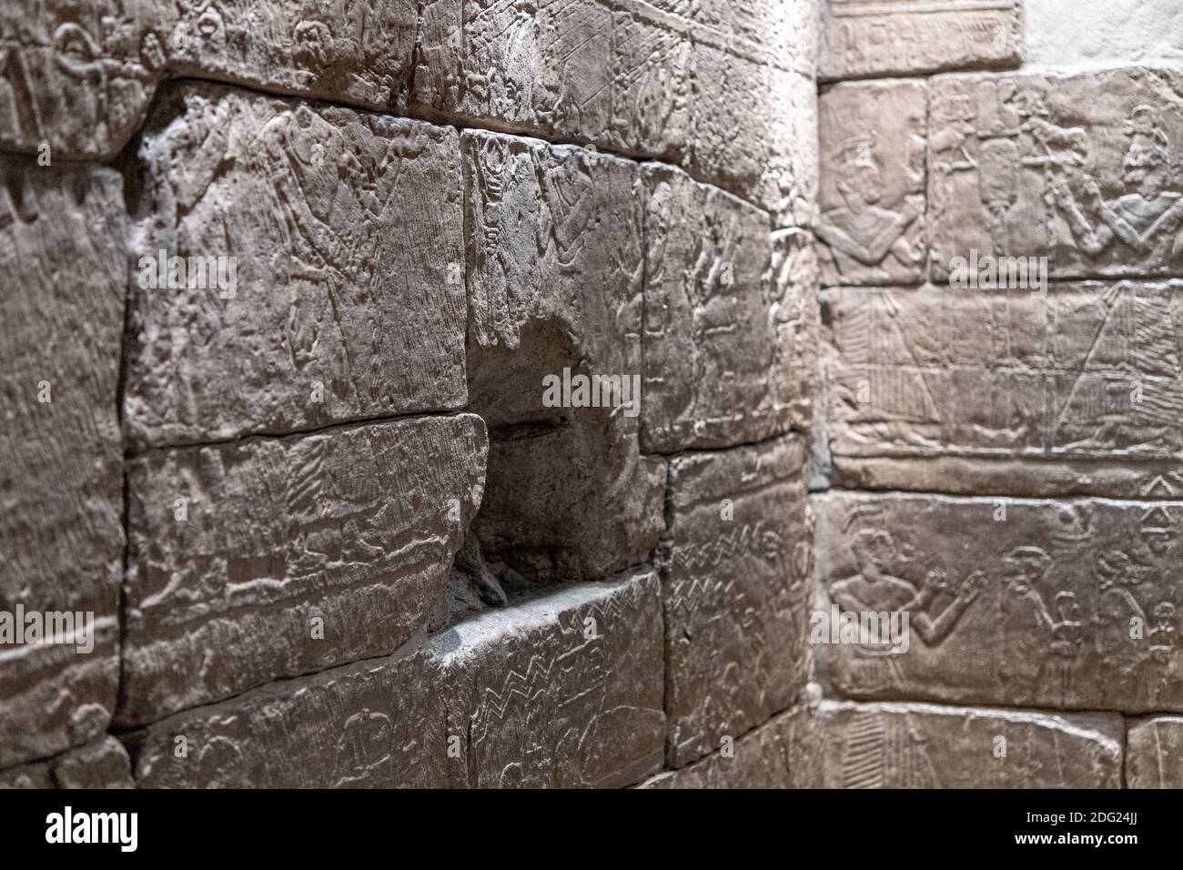 Grab der Kitines, Inneneinrichtung. Das Objekt ist in der Royal Ontario Museum Ausstellung mit dem Namen 'Egyptian Mumien: Alte Leben gesehen. Neue Entdeckungen' Stockfoto