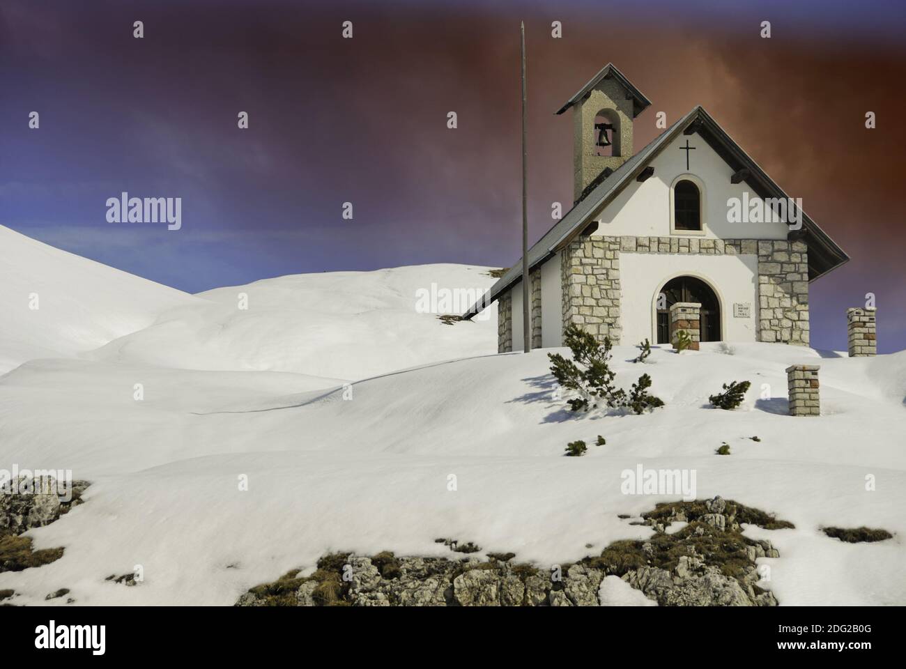 Kleine Kirche auf den Dolomiten Stockfoto