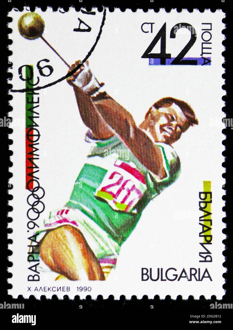 MOSKAU, RUSSLAND - 10. NOVEMBER 2018: Eine in Bulgarien gedruckte Briefmarke zeigt Hammer Throw, OLYMPHILEX ’90, Varna, Serie, um 1990 Stockfoto