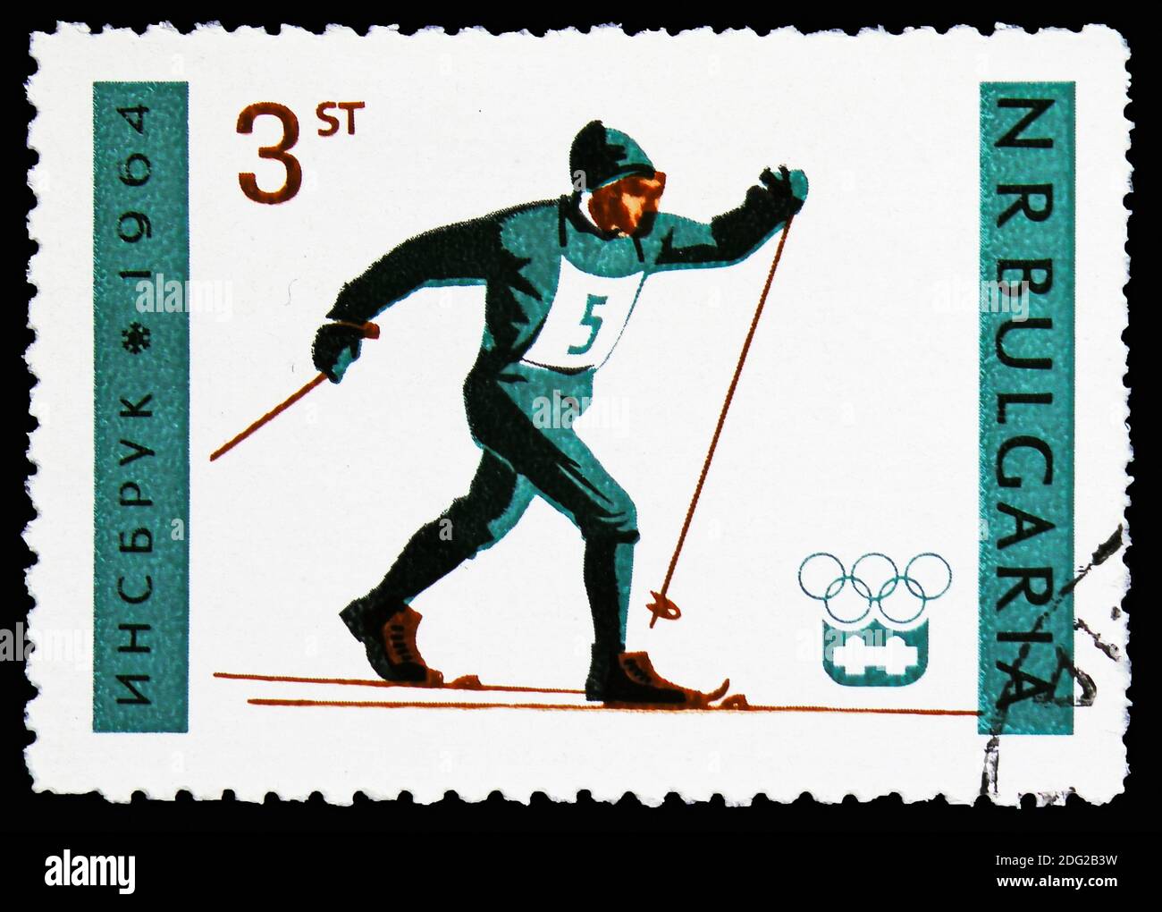 MOSKAU, RUSSLAND - 10. NOVEMBER 2018: Eine in Bulgarien gedruckte Marke zeigt nordisches Skifahren, Olympische Spiele 1964 - Innsbruck Serie, um 1964 Stockfoto