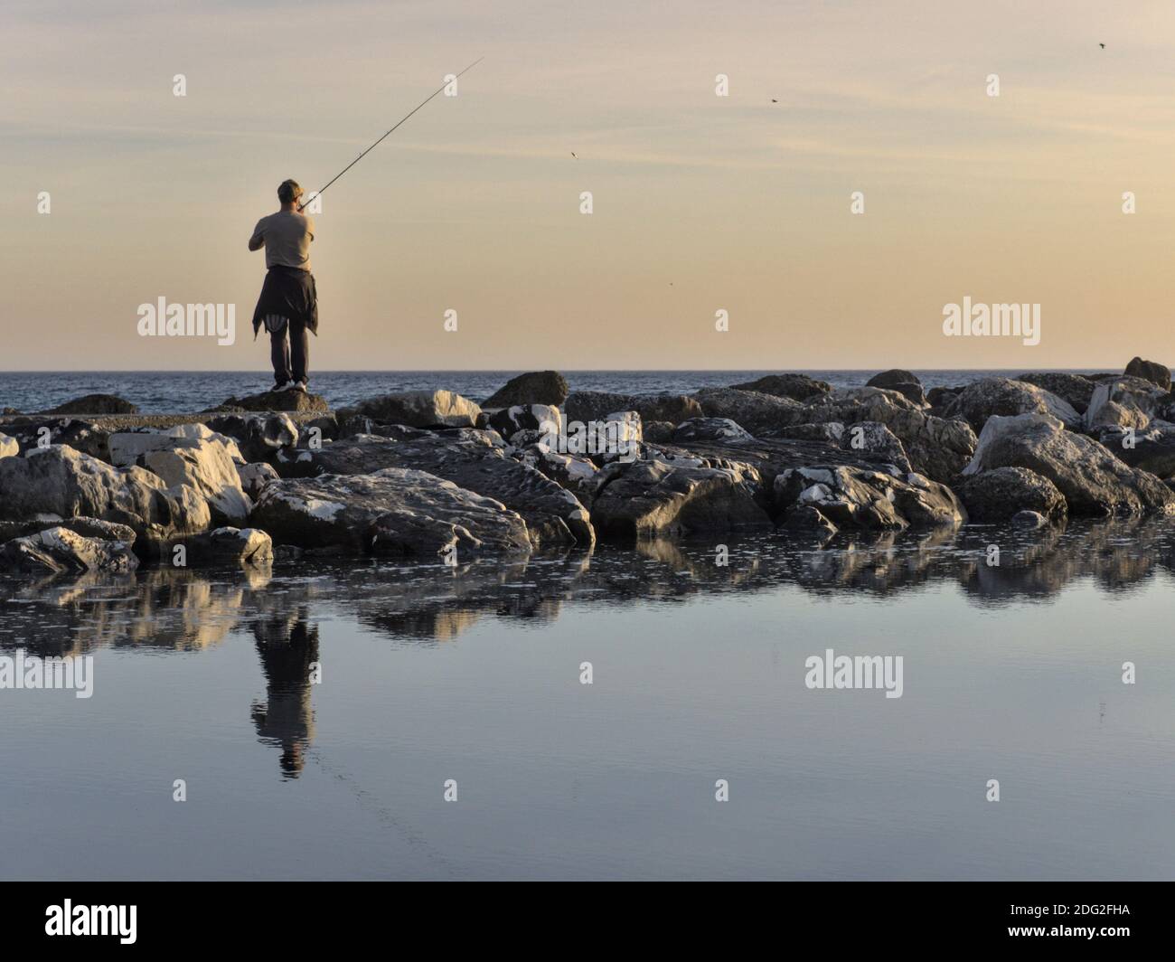 Fischer-Silhouette bei Sonnenuntergang Stockfoto